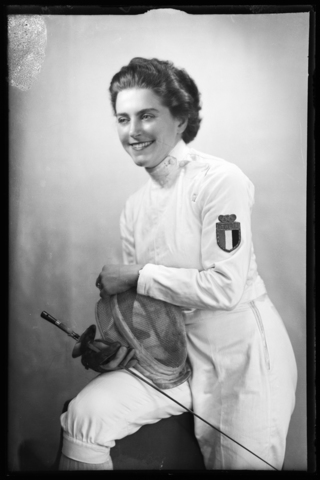 WWA-V-006756-0000 - La schermitrice Irene Camber (1926-2024), medaglia d'oro nel fioretto alle Olimpiadi del 1952 - Data dello scatto: 1952 - Archivi Alinari, Firenze