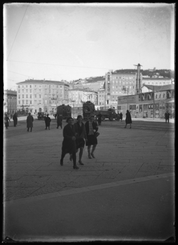 WWA-V-006765-0000 - Piazza Oberdan a Trieste - Data dello scatto: 1935 ca. - Archivi Alinari, Firenze