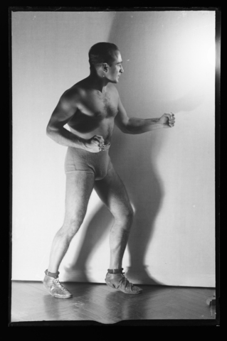 WWA-V-007006-0000 - The boxer Pino Garzolini - Date of photography: 1930 ca. - Alinari Archives, Florence
