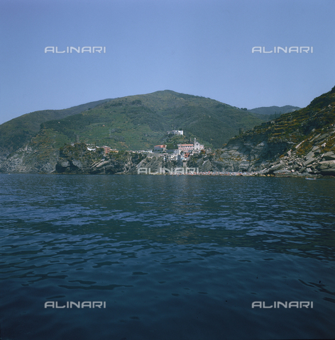 ZCA-S-000187-0011 - Costa nei pressi di Monterosso al Mare alle Cinque Terre - Data dello scatto: 1971 - Archivi Alinari, Firenze