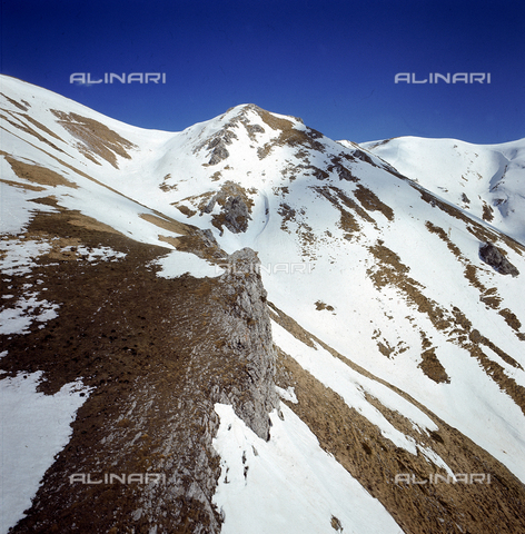 ZCA-S-000187-0017 - Montagne a ridosso delle Cinque Terre con la neve - Data dello scatto: 1971 - Archivi Alinari, Firenze