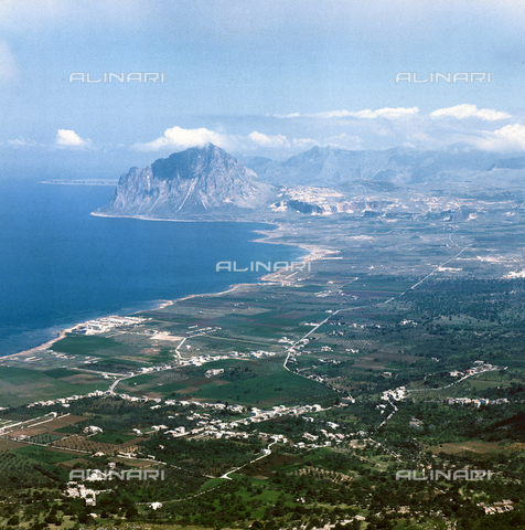 ZCA-S-000375-0022 - Veduta del Monte Cofano in provincia di Trapani - Data dello scatto: 1970 ca. - Archivi Alinari, Firenze