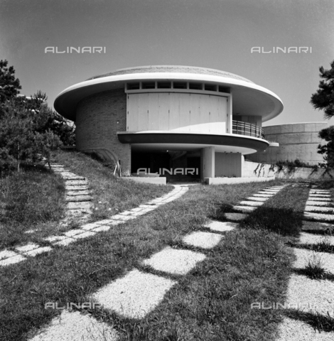 ZIA-S-172100-0006 - Villa Mainardis progettata dall'architetto Marcello D’Olivo (1921-1991) a Lignano Pineta - Data dello scatto: 1955-1960 - Archivi Alinari, Firenze