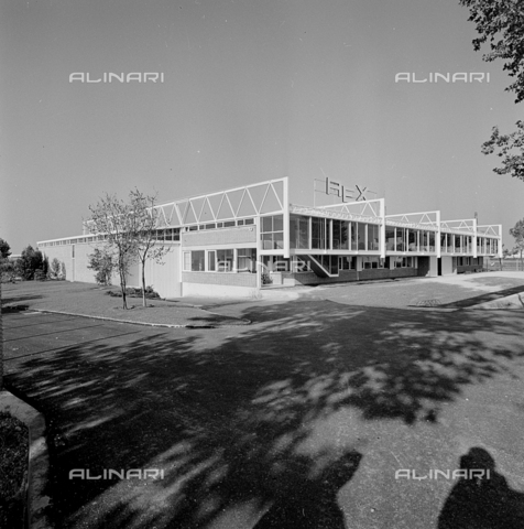 ZIA-S-210300-0003 - Stabilimento per la vendita di elettrodomestici Rex, Pordenone - Data dello scatto: 10/1962 - Archivi Alinari, Firenze