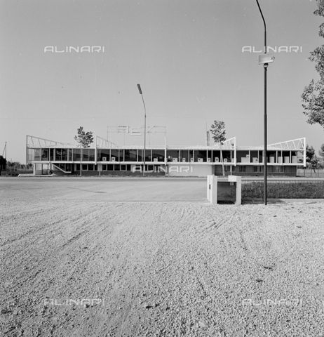 ZIA-S-210300-0009 - Stabilimento per la vendita di elettrodomestici Rex, Udine - Data dello scatto: 10/1959 - Archivi Alinari, Firenze