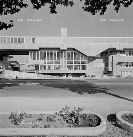 ZIA-S-210300-0010 - Stabilimento per la vendita di elettrodomestici Rex, Pordenone - Data dello scatto: 10/1959 - Archivi Alinari, Firenze