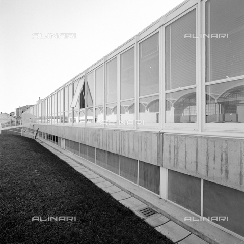 ZIA-S-210300-0013 - Stabilimento per la vendita di elettrodomestici Rex, Pordenone - Data dello scatto: 10/1962 - Archivi Alinari, Firenze