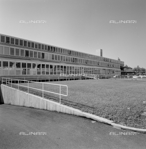 ZIA-S-210300-0014 - Stabilimento per la vendita di elettrodomestici Rex, Pordenone - Data dello scatto: 10/1962 - Archivi Alinari, Firenze